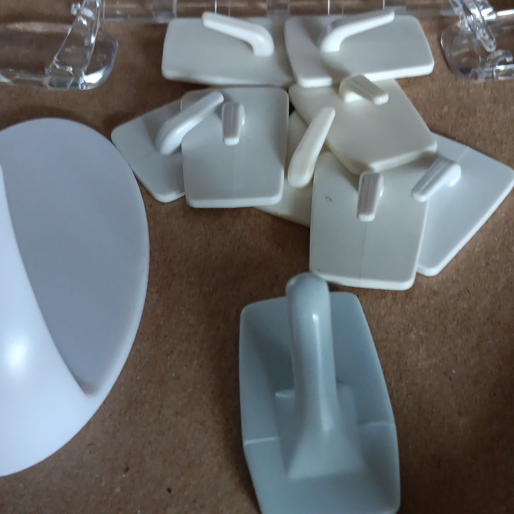 Command plastic hooks - Picture 7 of 10